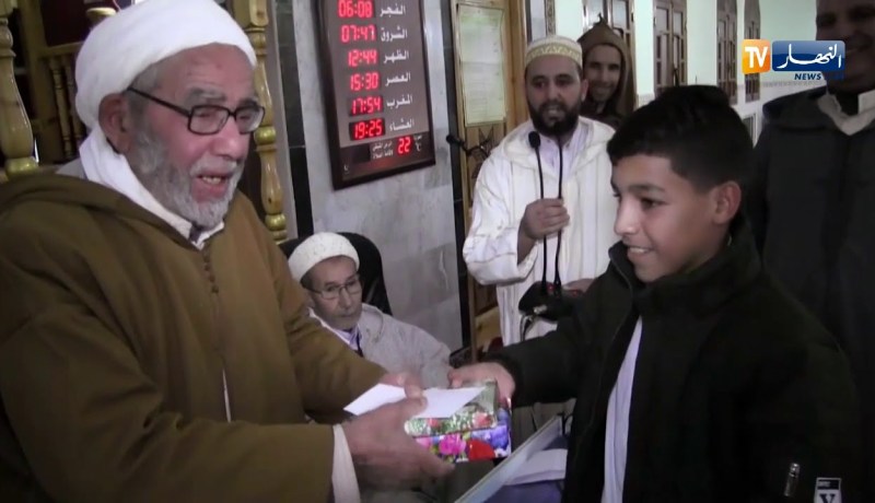 تيارت/ الإطعام وتكريم حفظة القرآن إحتفالا بالمولد النبوي الشريف