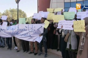 أدرار: عمال عقود الإدماج يحتجون ويطالبون بإدماجهم وتسديد أجورهم