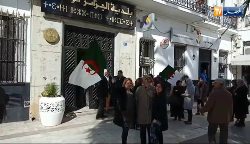 موظفو بلدية الجزائر الوسطى في وقفة إحتجاجية