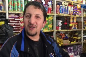 جيران الكلونديستان الذي قام بخلع  ثيابه في الطريق:” تخلعنا كيشفنا الصّورة مصطفى خاطيه هاذ الشوفات”