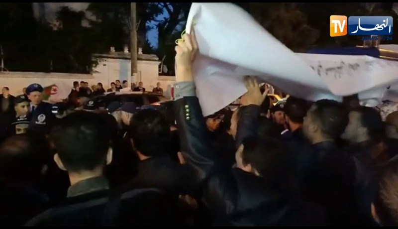 وقفة إحتجاجية للمقصيين من مسابقة المحضر القضائي والتوثيق أمام وزارة العدل