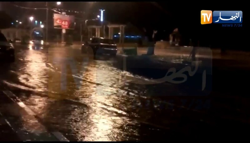 دقائق من الأمطار تغرق احياء وشوارع جيجل