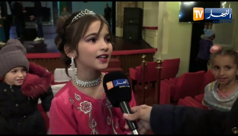 الطفلة إسراء تتحصل على المرتبة الثالثة في مسابقة المنشد الصغير بوهران
