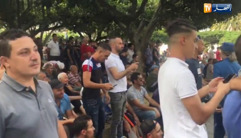 فرحة الجمهور الجزائري بهدف المنتخب الكرواتي خلال نهائي المونديال