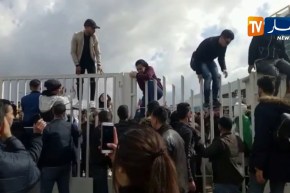 العاصمة/ خروج المئات من طلبة الجامعات إلى الشوارع تنديدا بالعهدة الخامسة