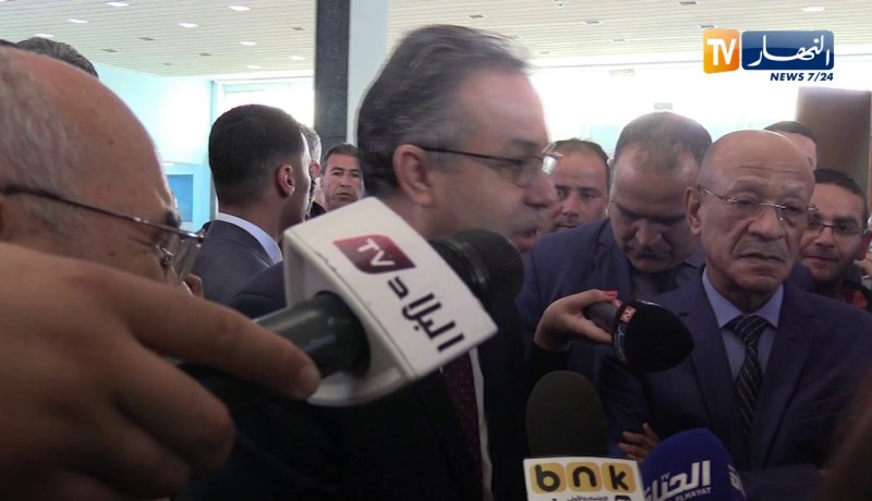 طمار يوضح لطلبة الهندسة أهمية الإنتقال من الجانب النظري إلى الجانب التطبيقي