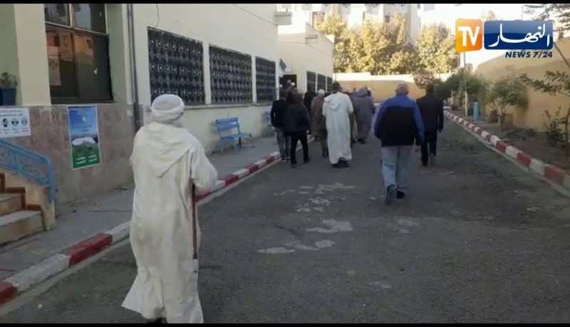 إنطلاق عملية التصويت بالمركز رقم 01 بولاية تيسمسيلت