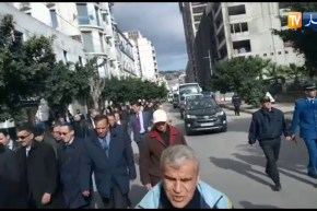 الوالي زوخ يفضل المشي في شوارع بلوزداد