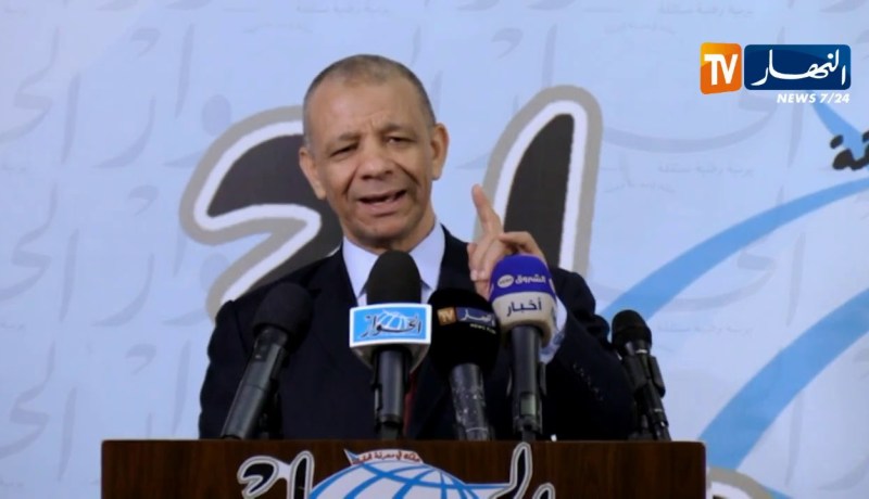سياسة: بن قرينة يقترح الجنرال يلس، حمروش، الإبراهيمي وزروال مكان الباءات