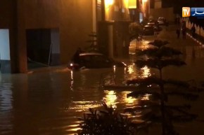 العاصمة : مياه الأمطار تغرق السيارات بالشراقة