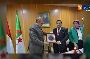 أحمد أويحي يطلب من السفير المصري تسهيل عملية تنقل الجماهير الجزائرية لمصر