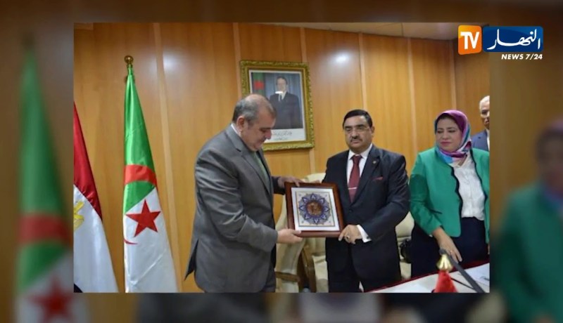 أحمد أويحي يطلب من السفير المصري تسهيل عملية تنقل الجماهير الجزائرية لمصر