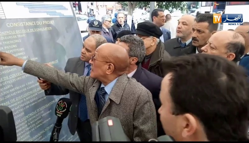 الوالي زوخ يتفقد أشغال إنجاز إشارات ضوئية ذكية لحركة المرور في بلوزداد بالعاصمة