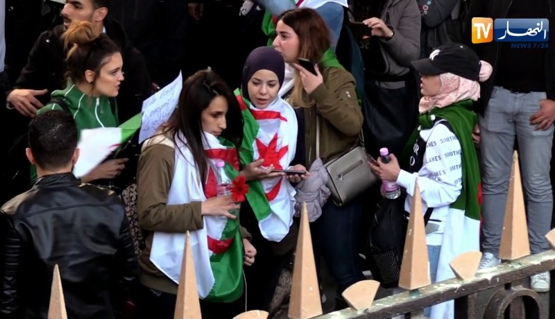 العاصمة: خروج الآلاف من طلبة الجامعات إلى الشوارع تنديدا بولاية رئاسية جديدة