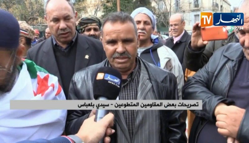 سيدي بلعباس: المقاومين المتطوعين يحتجون أمام مقر الولاية