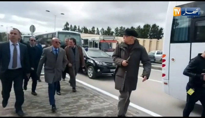 ماراطون للمشي … زوخ يمشي 7 كيلومتر على الاقدام خلال زيارة تفقدية بالعاصمة