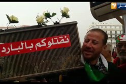 العاصمة: مواطنون يتفنون في شعارات الجمعة الحادية عشر من الحراك