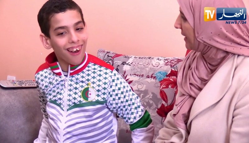 مجتمع: بلال يتحدى الإعاقة و يستجيب للعلاج شيئا فشيئا