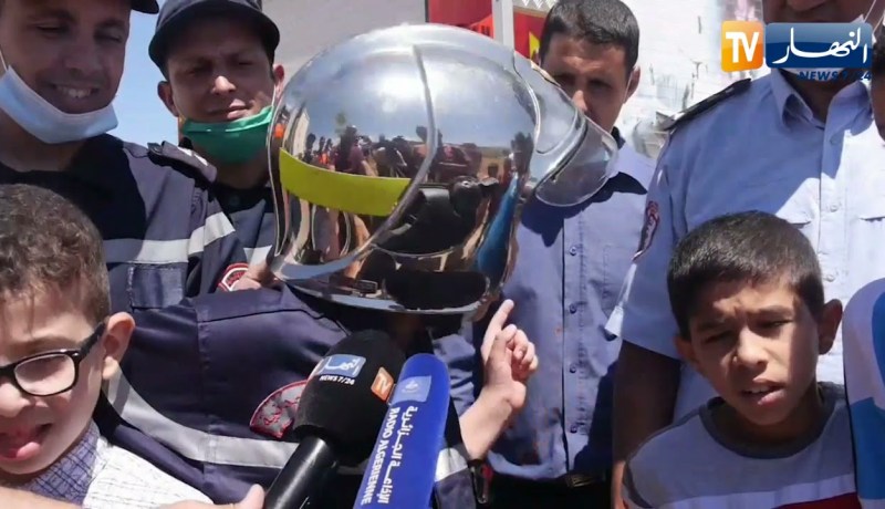 مستغانم: الحماية المدنية تحقق حلم الطفل “كمال” من ذوي الطفولة المسـ.ـعفة