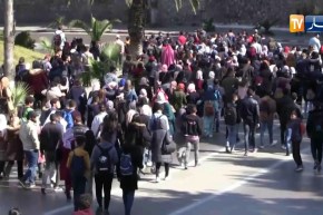 وقفات سلمية لطلبة الجامعات في العديد من الولايات تنديدا بالعهدة الخامسة