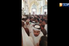 شاهد..صلاة الجنازة على المرحوم عباسي مدني بمسجد محمد بن عبد الوهاب