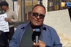 شاهد..صحفيو ونشطاء إعلاميين في وقفة مساندة للحراك أمام مقر ولاية الوادي !!