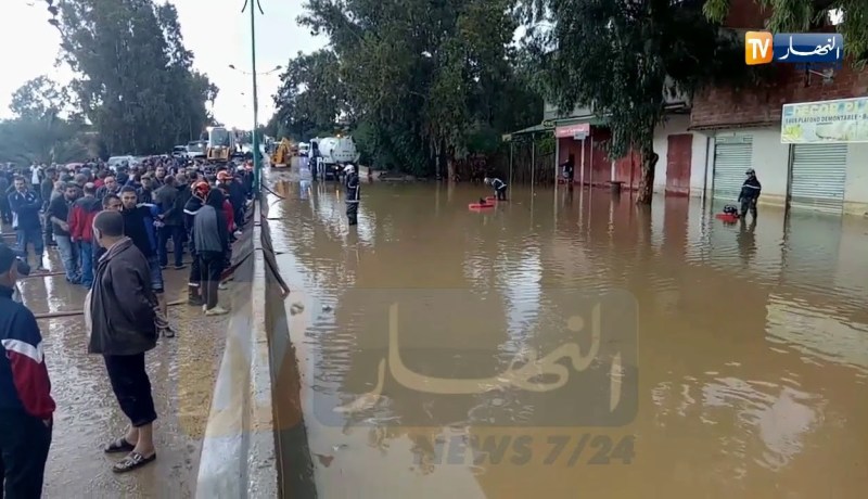 فيضانات تغمر الطريق الوطني27 الرابط بين قسنطينة و حامة بوزيان