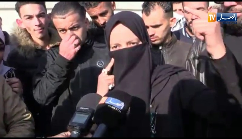 عمال مركب النسيج الجزائري التركي “تايال” يحتجون ويطالبون برفع الأجور