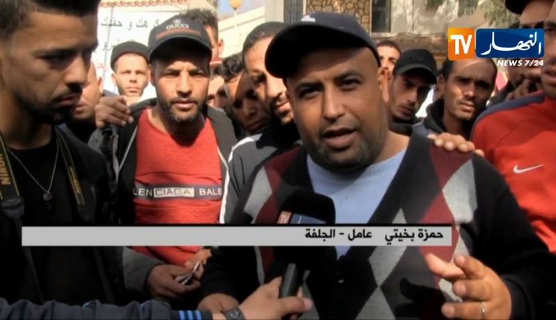 الجلفة: المقصيون من قائمة السكن الإجتماعي يحتجون أمام مقر بلدية عين وسارة