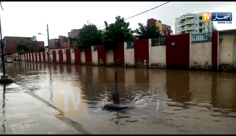 الأمطار و الأوحال تغرق ولاية جيجل و تحول أحياءها الى بحيرات