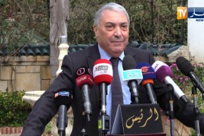 بن فليس يدعو المتظاهرين بالحفاظ علي سلمية المسيرات