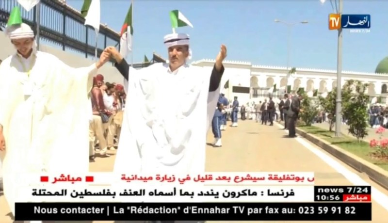 رقصات فلكلورية لإستقبال رئيس الجمهورية بمناسبة تدشين الزاوية البلقايدية بتيقصراين