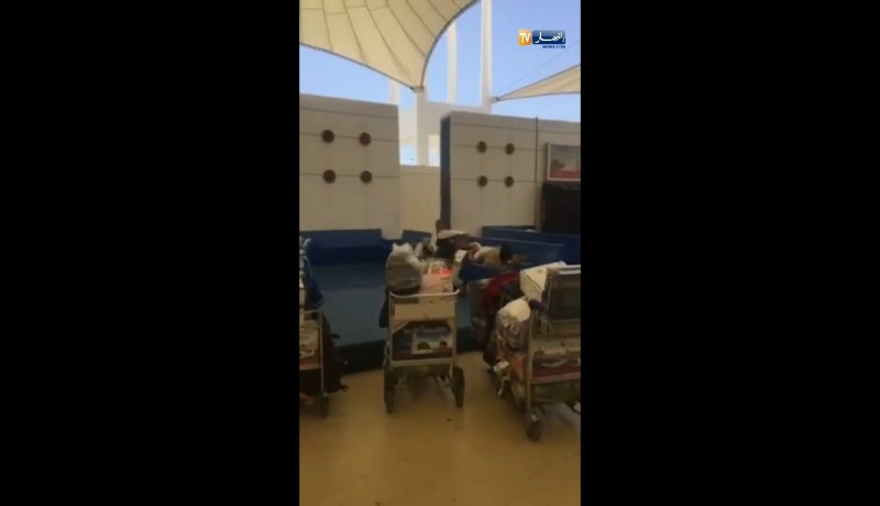 وكالة سياحة تشرّد معتمرين جزائريين في مطار جدة !