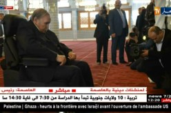 الرئيس بوتفليقة يؤدي تحية المسجد  في الزاوية البلقايدية بتيقصراين