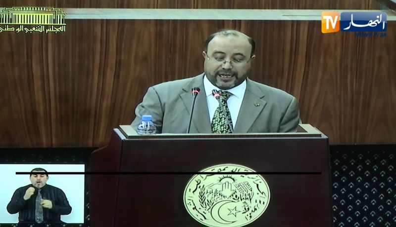 النائب لخضر بوحرود: بطاقات التعريف البيومترية وجوازات السفر ليست تفضلا على المواطنين