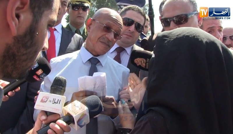 مواطنة لزوخ : “يا سيدي الوالي انا تونسية …حنا دم  واحد عاوني “