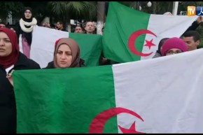 الأطباء المقيمين يفتتحون إضرابهم بالنشيد الوطني بمستشفى مصطفى باشا