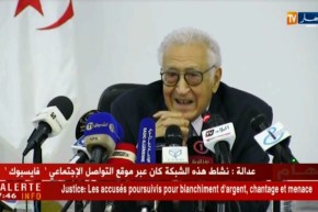 الأخضر الإبراهيمي: الإعلام أحيانا يلعب دور سلبي وعلى الصحافيين مطالبين بالدفاع عن شرف مهنتهم