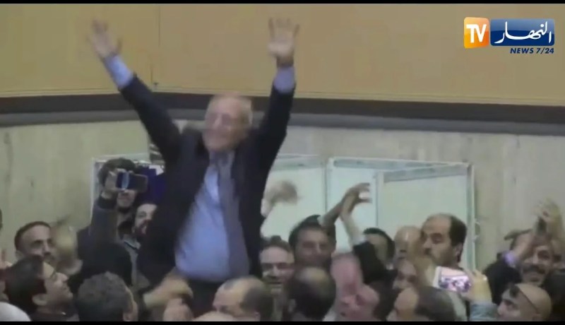 هتافات إحتفالية بفوز الأفلان بوهران
