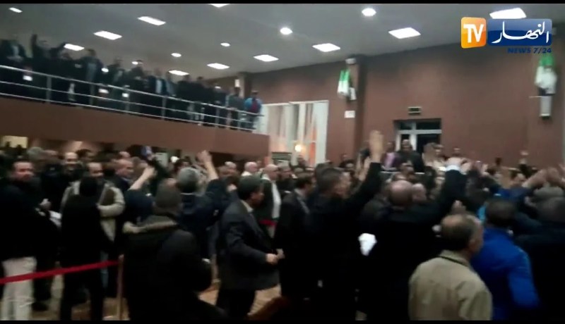 بجاية: أجواء احتفالية بعد فوز مرشح الأفافاس