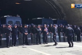 غلق النفق الجامعي “غار الحراك” من طرف قوات الأمن