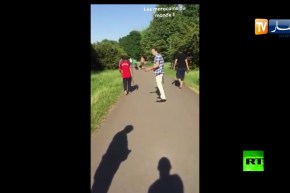 عنصري يطلق كلبيه على لاجئ سوري بألماني !!