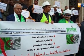 العاصمة: وقفة إحتجاجية للنقابة الوطنية للمهندسين دعما للحراك الشعبي