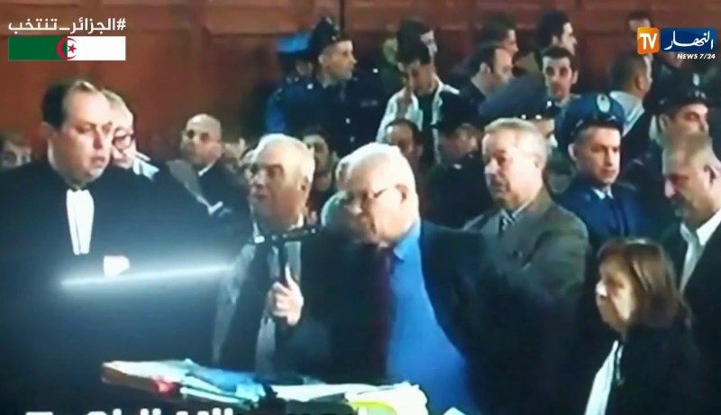 خميسي عثامنية: “السياسة في الجزائر عبارة عن رجال مافيا بإستراتيجية محكمة لنهب الأموال”