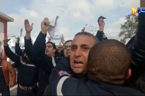 شاهد عون حماية مدنية يبكي بحرقة… !!