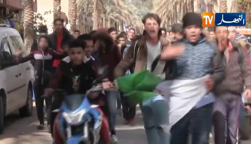 غرداية: تلاميذ يخرجون في مسيرة مناهضة لعهدة رئاسية جديدة