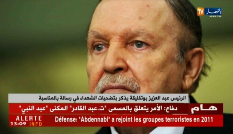 الرئيس عبد العزيز بوتفليقة يذكر بتضحيات الشهداء في رسالة بالمناسبة