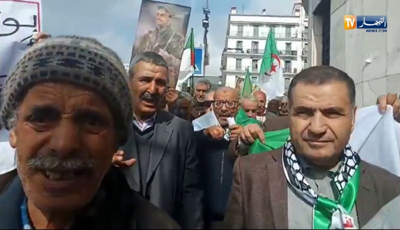 أبناء الشهداء ينضمون إلى الحراك الشعبي تحت شعار “خيانة الوطن جريمة”