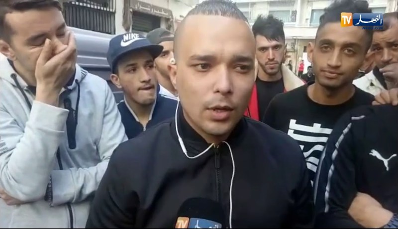 أحد جيران حراقة العاصمة: “هادوك خاوتنا حبينا نعرفو وين راهم..نطلبو من السلطات يوقفو معنا”