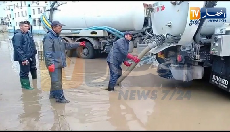 عملية امتصاص المياه في حي النصر 150مسكن ببلدية الحجار مزالت متواصلة إلى حد الآن